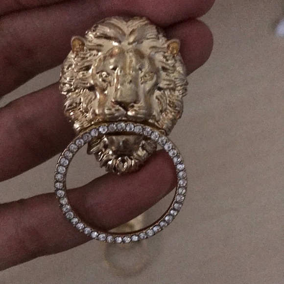 Lion doorknocker goldtone earrings in rhinestone! - Picture 3 of 3